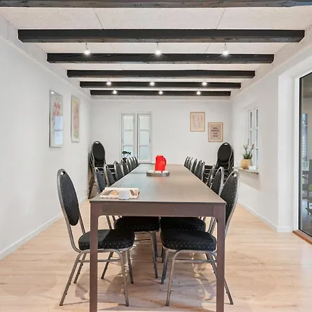 6 Bedroom Stunning In Give