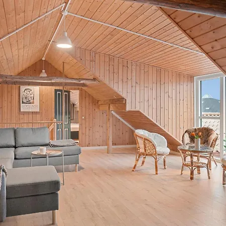 6 Bedroom Stunning In * Give