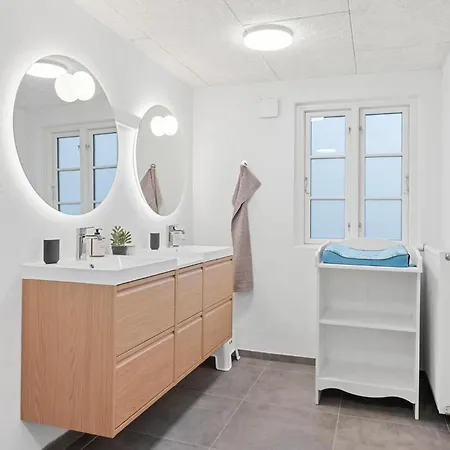 Feriehus 6 Bedroom Stunning In Give